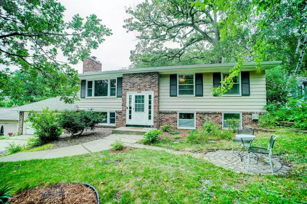 7080 Coachwood RD, Woodbury, MN 55125