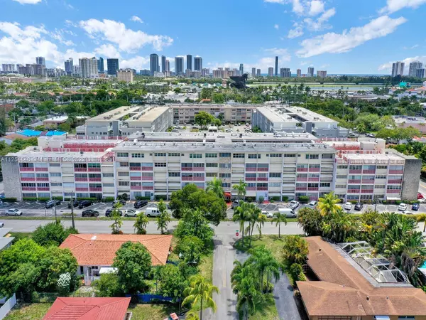 215 SE 3rd Ave #304B, Hallandale Beach, FL 33009