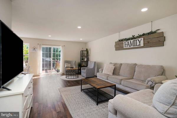 940 VANGUARD DR, Red Hill, PA 18076