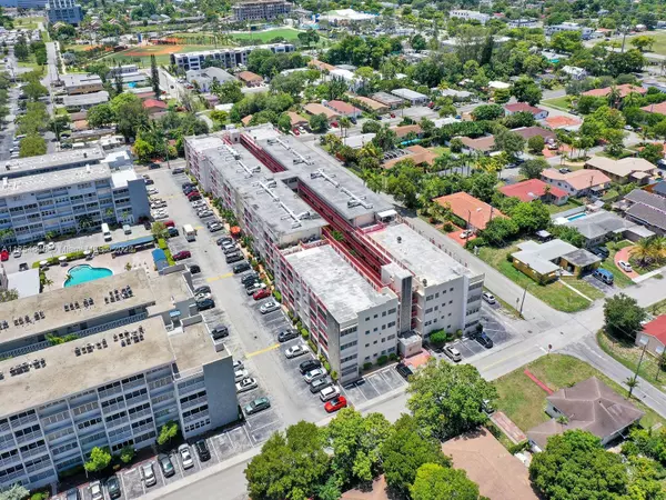 215 SE 3rd Ave #304B, Hallandale Beach, FL 33009