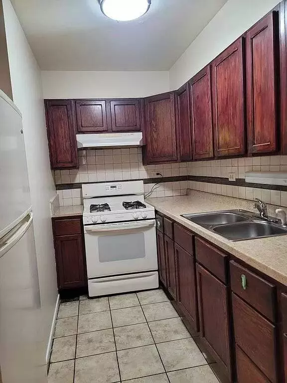 13904 S Clark ST, Riverdale, IL 60827