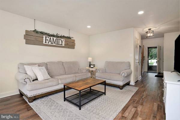 940 VANGUARD DR, Red Hill, PA 18076