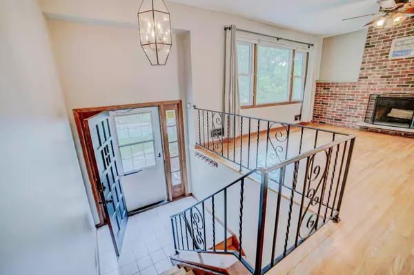 7080 Coachwood RD, Woodbury, MN 55125