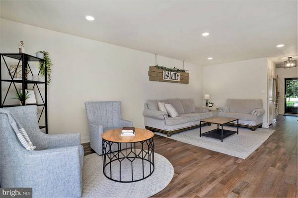 940 VANGUARD DR, Red Hill, PA 18076