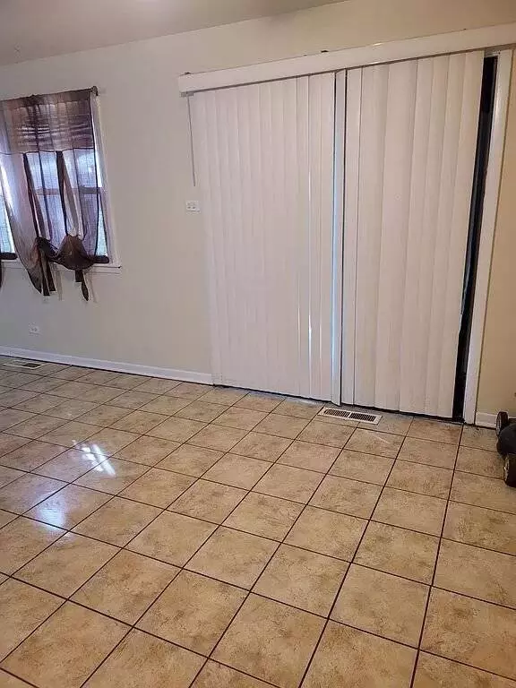 13904 S Clark ST, Riverdale, IL 60827