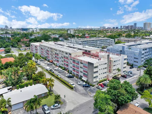 215 SE 3rd Ave #304B, Hallandale Beach, FL 33009