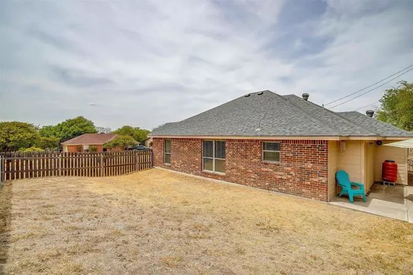 5200 Hill Ridge Drive, Fort Worth, TX 76135