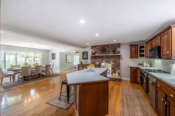 83 Center St, Andover, MA 01810