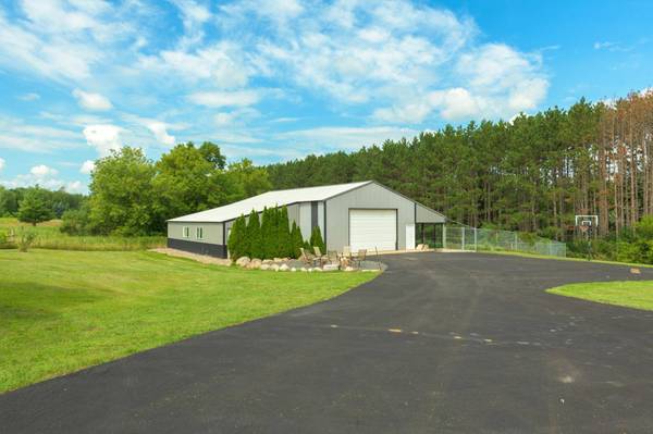 8800 Saint Croix TRL, North Branch, MN 55056