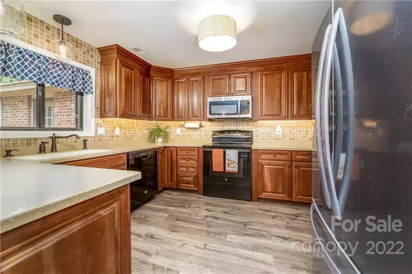 1309 Berry Ridge RD, Charlotte, NC 28270