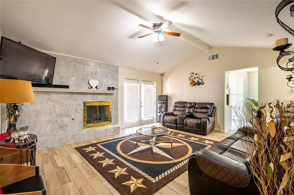 1015 Dawnview Street, Arlington, TX 76014