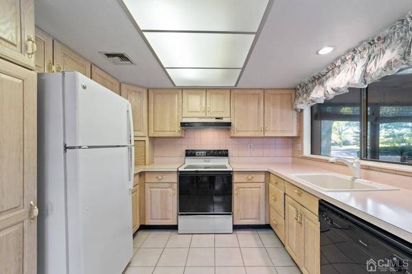 74 Chatham DR, Monroe, NJ 08831