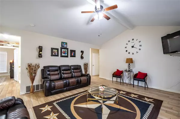 1015 Dawnview Street, Arlington, TX 76014