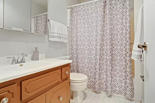 1424 Woodbridge RD #3E, Joliet, IL 60436