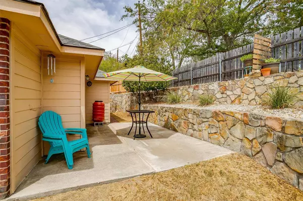 5200 Hill Ridge Drive, Fort Worth, TX 76135