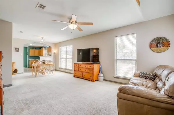 5200 Hill Ridge Drive, Fort Worth, TX 76135