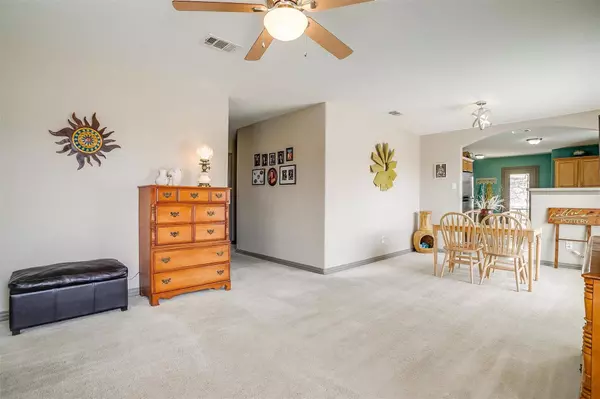 5200 Hill Ridge Drive, Fort Worth, TX 76135