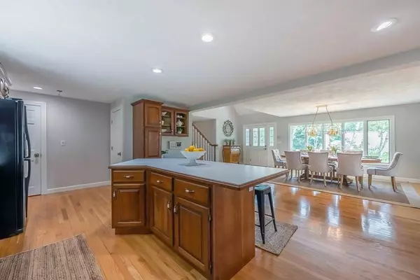 83 Center St, Andover, MA 01810