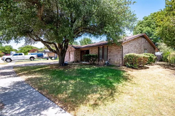 1015 Dawnview Street, Arlington, TX 76014