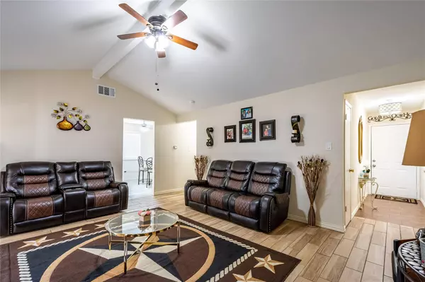 1015 Dawnview Street, Arlington, TX 76014