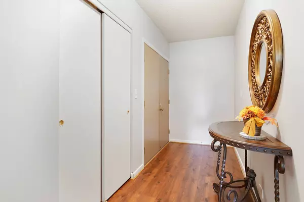 1424 Woodbridge RD #3E, Joliet, IL 60436