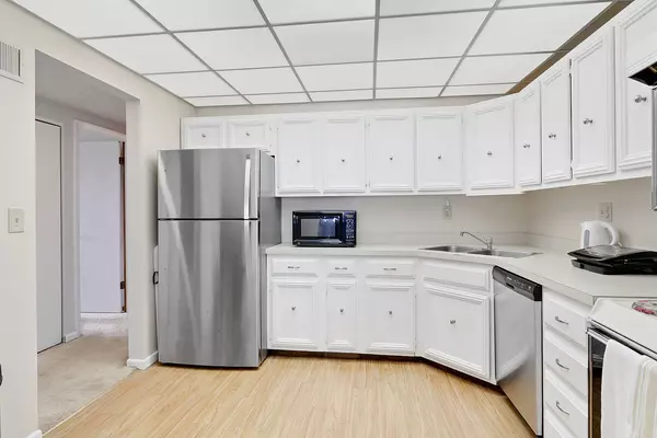 1424 Woodbridge RD #3E, Joliet, IL 60436