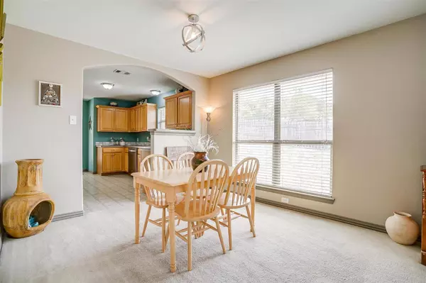 5200 Hill Ridge Drive, Fort Worth, TX 76135