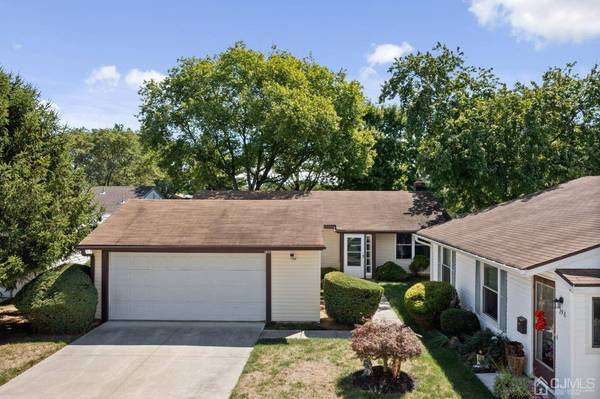 74 Chatham DR, Monroe, NJ 08831