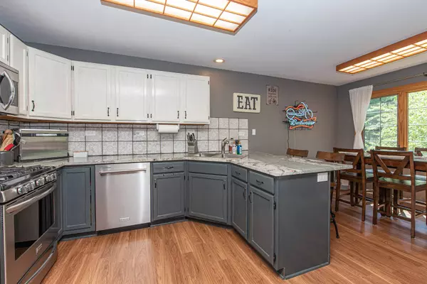 815 Millcreek CIR, Elgin, IL 60123