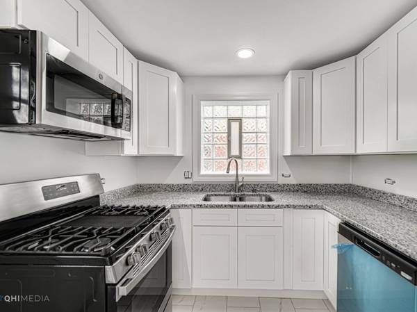 8546 S Woodlawn Avenue, Chicago, IL 60619