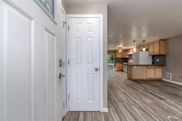 8003 186th Street Ct E, Puyallup, WA 98375