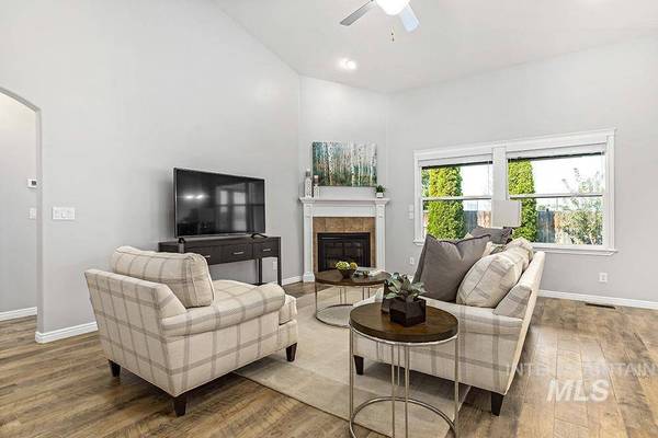 5495 N Fox Run Way, Meridian, ID 83646