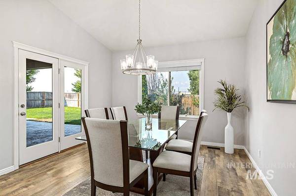 5495 N Fox Run Way, Meridian, ID 83646