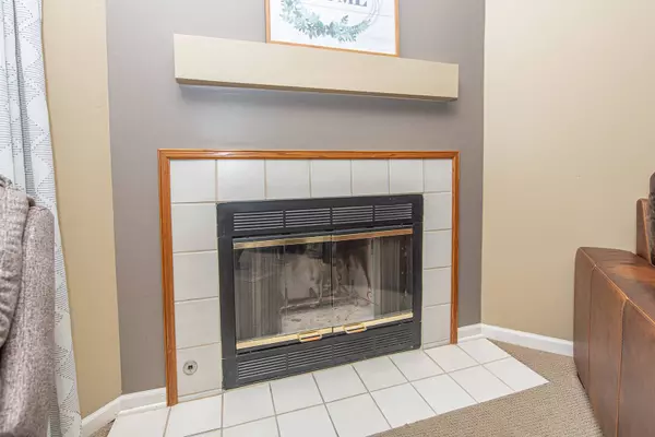 815 Millcreek CIR, Elgin, IL 60123