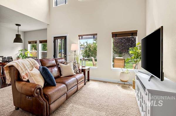 751 E Washakie St, Meridian, ID 83646