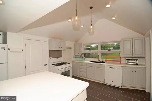 409 DELAWARE AVE, Bridgeville, DE 19933