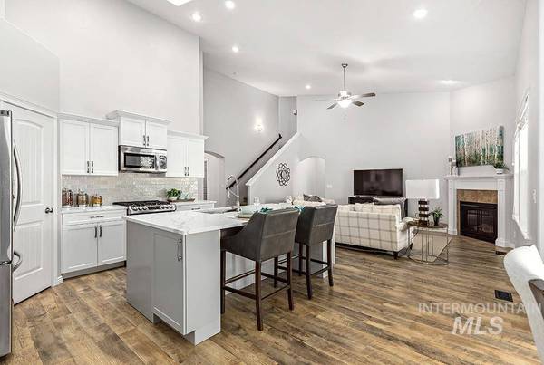 5495 N Fox Run Way, Meridian, ID 83646