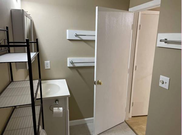 25 Log ST #1B, Manchester, NH 03102