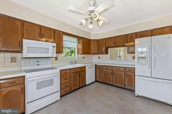 88 BASTIAN DR, Mount Laurel, NJ 08054