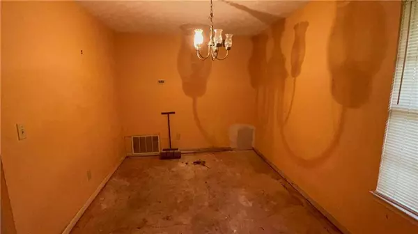 6173 Creekford DR, Lithonia, GA 30058