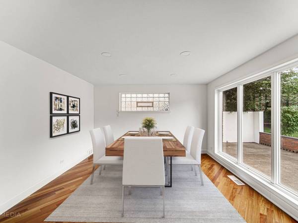 8546 S Woodlawn Avenue, Chicago, IL 60619