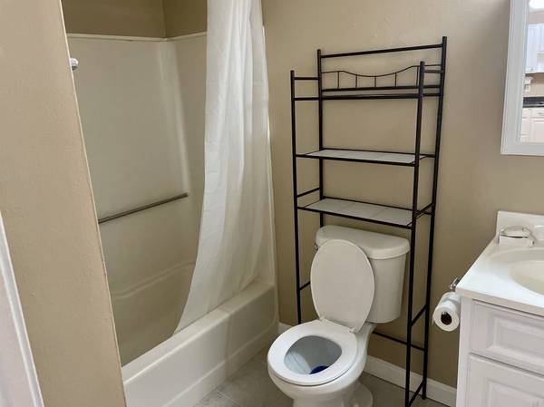 25 Log ST #1B, Manchester, NH 03102