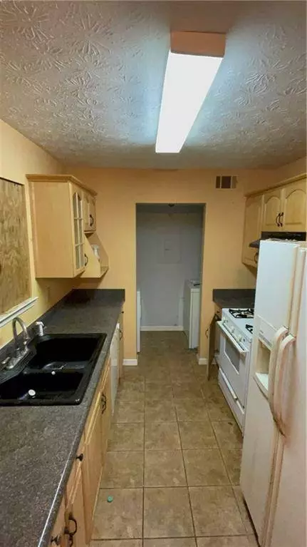 6173 Creekford DR, Lithonia, GA 30058