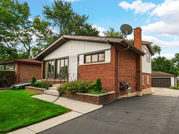 8546 S Woodlawn Avenue, Chicago, IL 60619