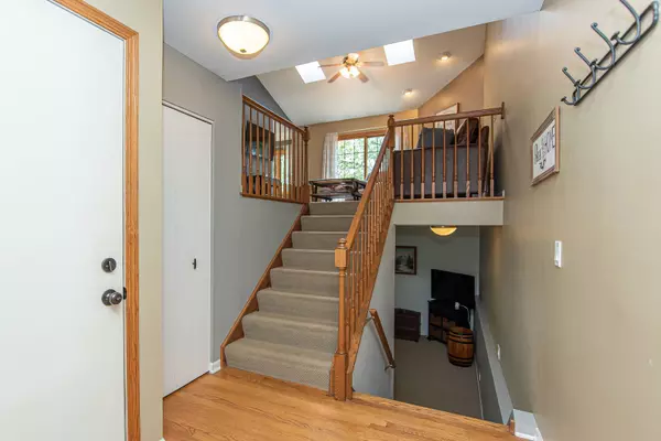 815 Millcreek CIR, Elgin, IL 60123