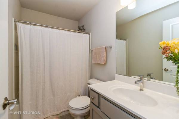 480 Woodmoor DR, Lombard, IL 60148