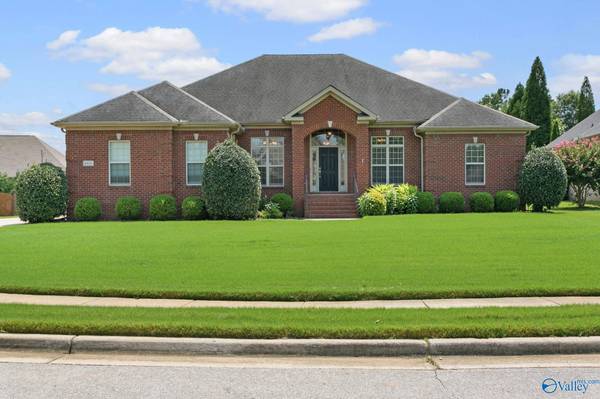 4406 Cove Nestle Drive SE, Owens Cross Roads, AL 35763