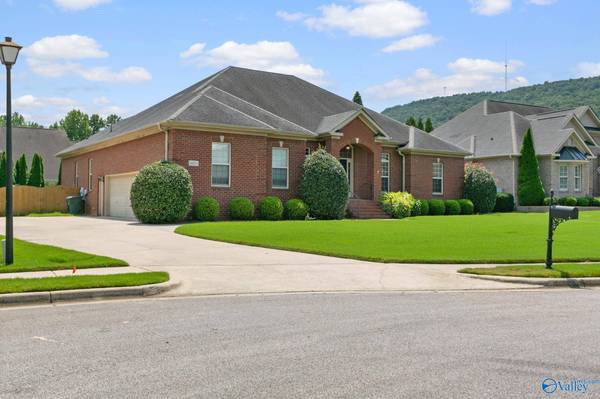 4406 Cove Nestle Drive SE, Owens Cross Roads, AL 35763