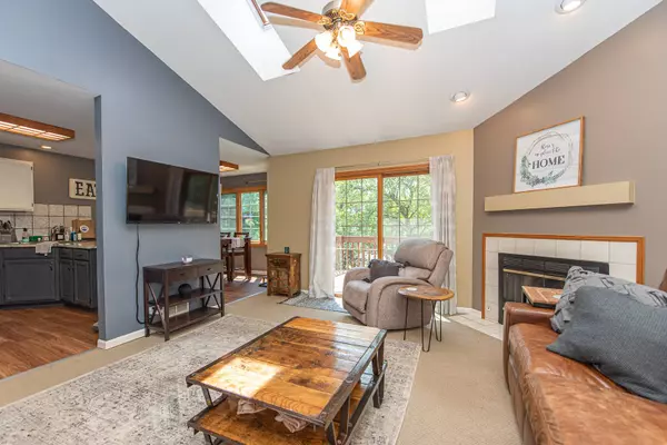 815 Millcreek CIR, Elgin, IL 60123