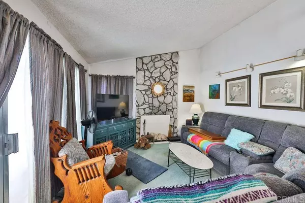 9515 Eve LN, Santee, CA 92071